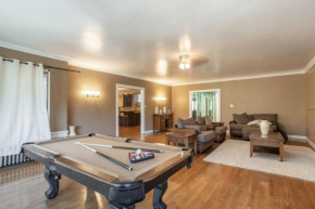 Massive 4 Bedroom 3 Bath Condo 2 blocks from Beach